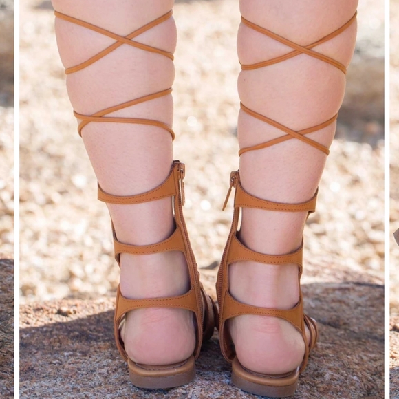 NIB Leather Gladiator Style Zip / Tie Up Sandals - Picture 3 of 3